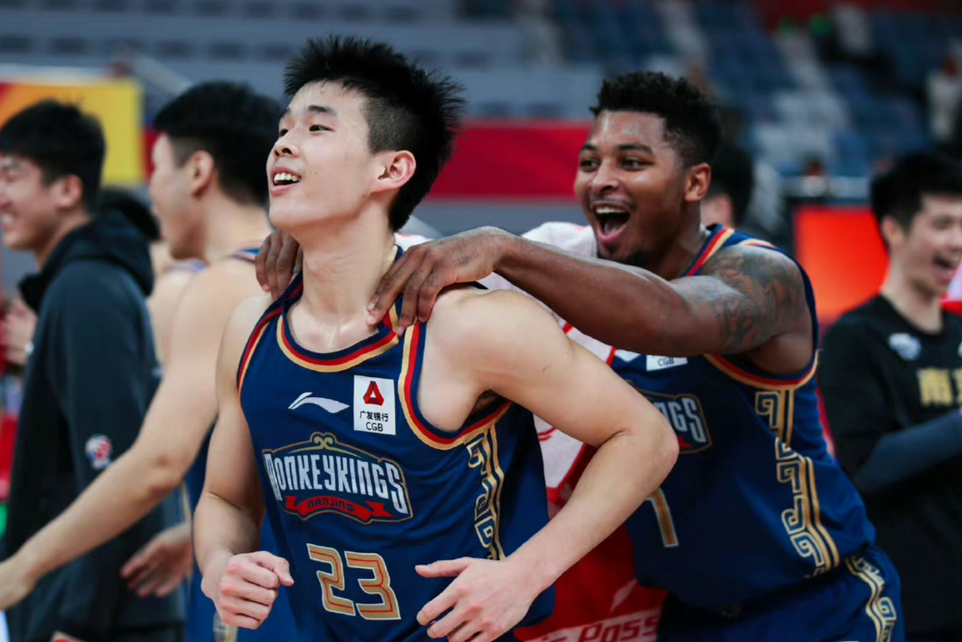 九游电竞入口 -阿贾克斯训练开放日，冲刺阶段更衣室发声引欢呼，CBA常规赛在即，赛季目标并未改变的简单介绍