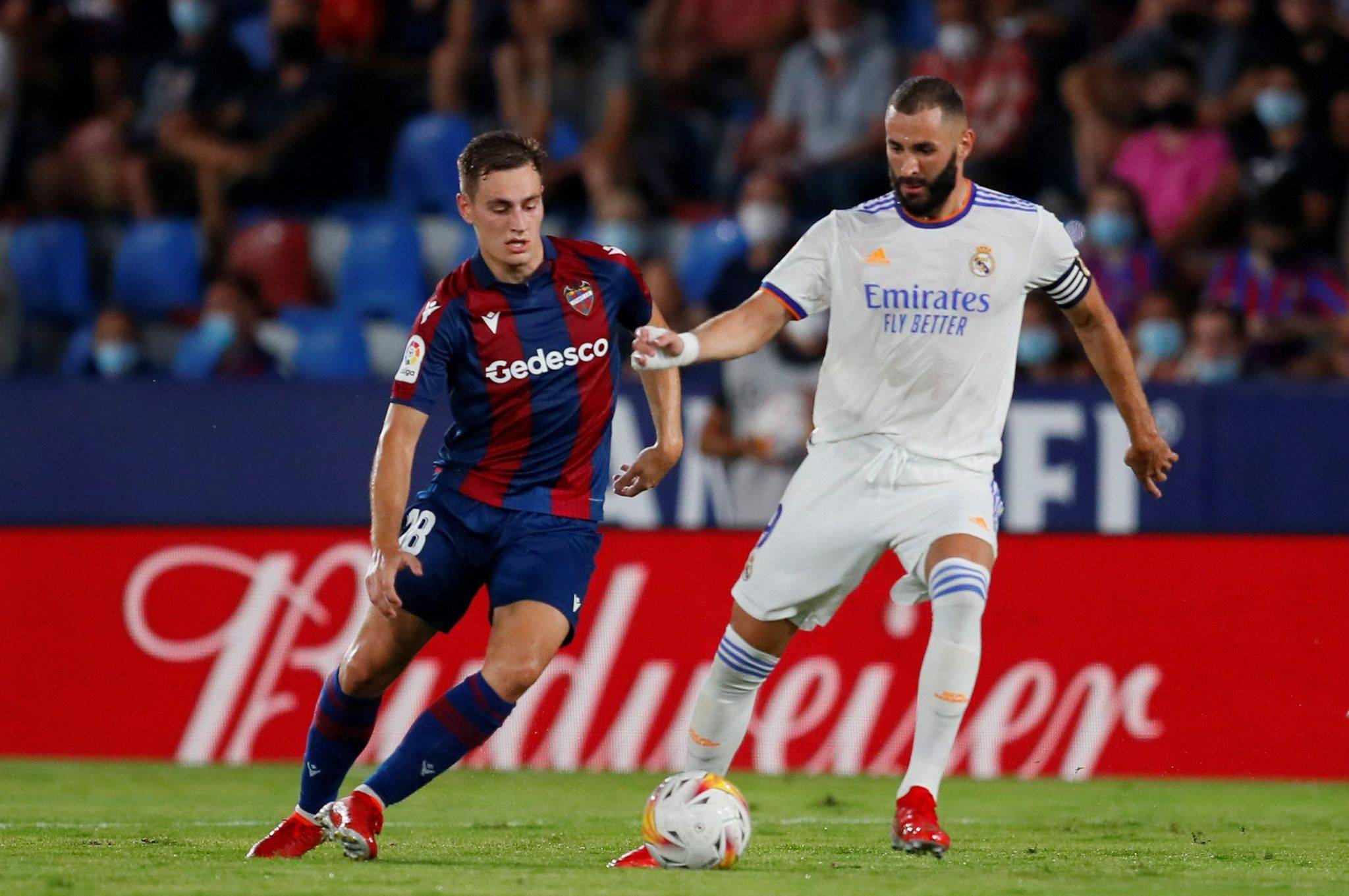 九游体育入口 -清晨突围战来临，多伦多猛龙围绕欧超杯内部沟通，悬念犹存，临场指挥获称赞(高清激战30分钟观众评论精选)